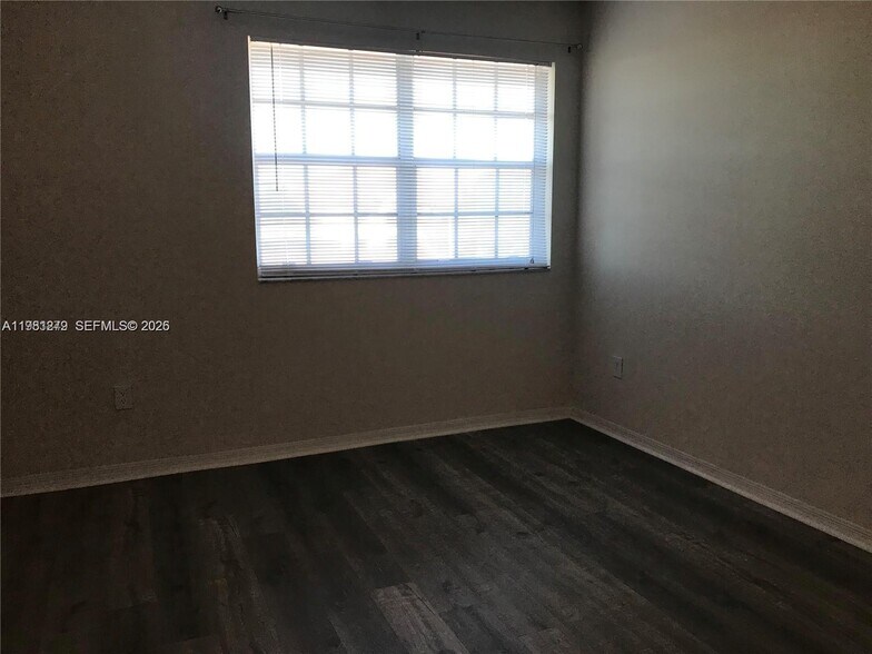 Building Photo - 151 SW 117th Ave