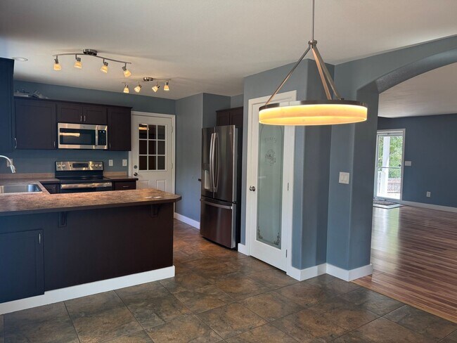 Building Photo - Spacious 4-Bedroom in Clearwood – Gated Co...