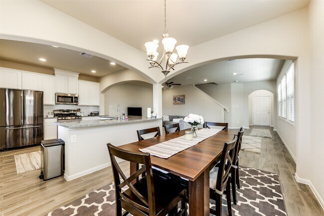 Building Photo - 8407 Hawthorn Vly Ln