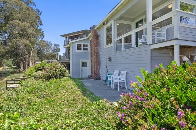 Building Photo - Oceanfront Paradise - 1BR/1BA w/ Additional Sleeping areas  Monthly Rental in Santa Cruz!  Fully ...