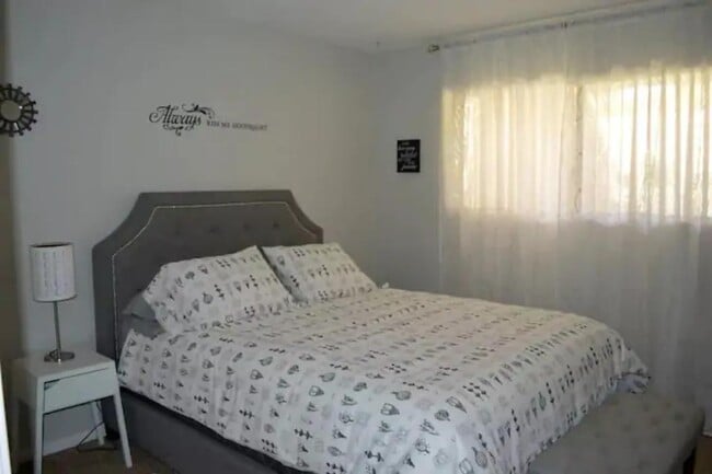 Building Photo - 2801 N Los Felices Cir E