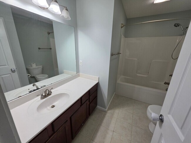 Building Photo - 104 Londonberry Ln