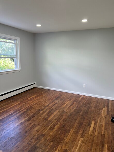 Building Photo - 924 Stuyvesant Ave