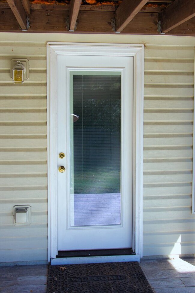 Building Photo - Gwinnett County 3 Bedroom 2 Bathroom Ranch