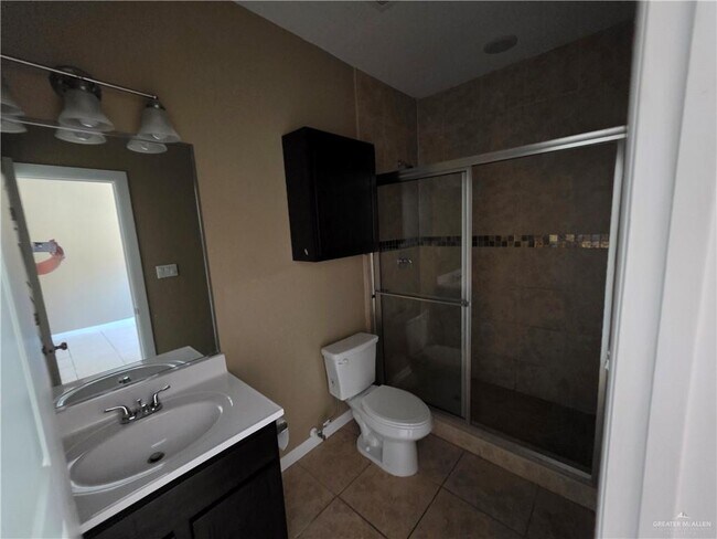 Building Photo - 2116 Garden Ridge Dr