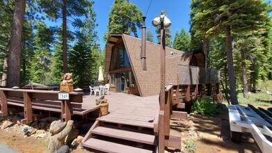Building Photo - Spacious and Bright Cottage in Quiet Cul-d...