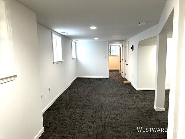Building Photo - 2102 N Springfield Ave