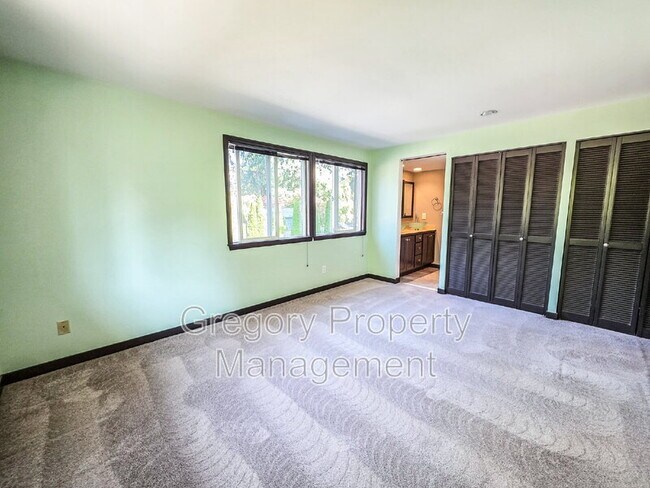 Building Photo - 11757 NE 143rd St