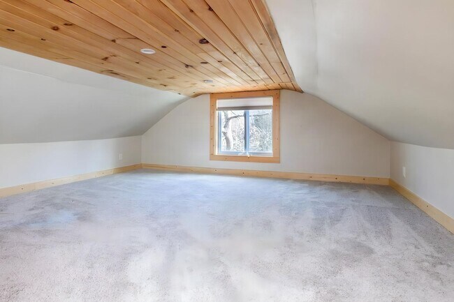 Building Photo - 217 Blue Moon Ln