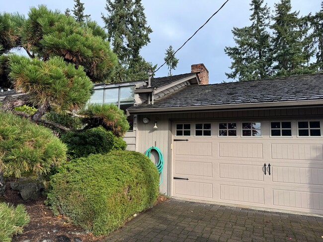 Building Photo - Cozy 5 bedr 3 bath rambler with daylight basement, minutes to Somerset schools