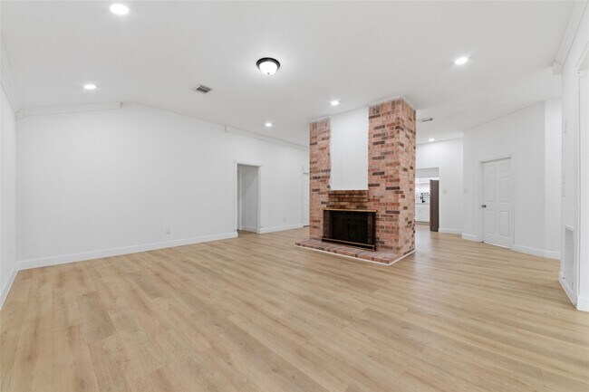 Building Photo - 1410 Lexington Blvd