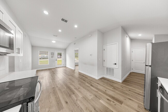 Building Photo - 5872 NW 2nd Pl