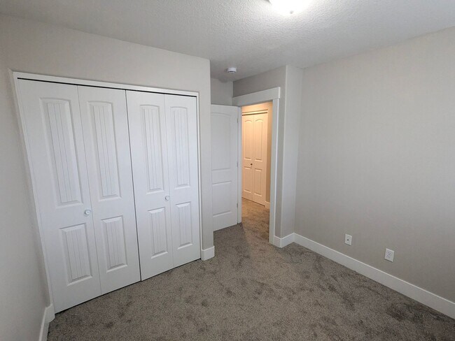 Building Photo - BIGFIR1069-1071