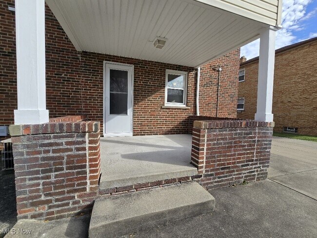 Building Photo - 2314 Westmoor Rd