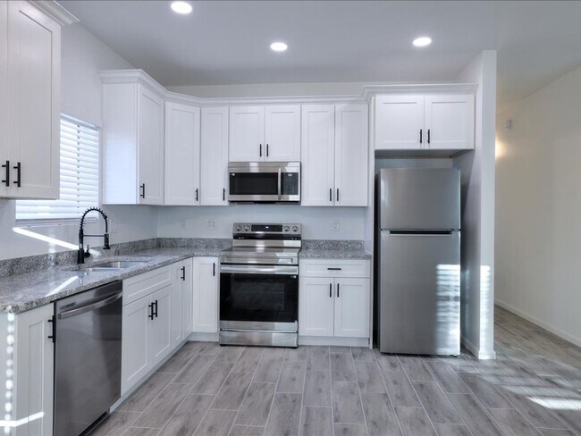 Building Photo - 1603 S Van Buren Ave
