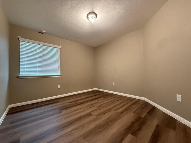 Building Photo - 18017 Busby Dr