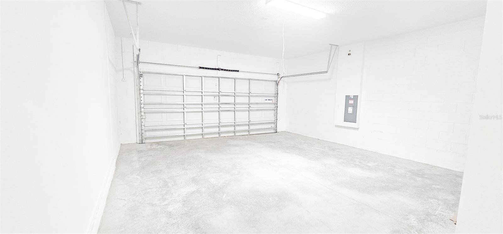 Building Photo - 429 Silver Palm Dr
