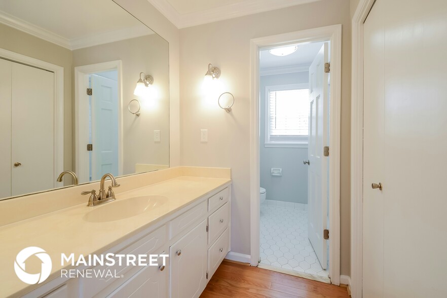 Building Photo - 5042 Indian Valley Rd