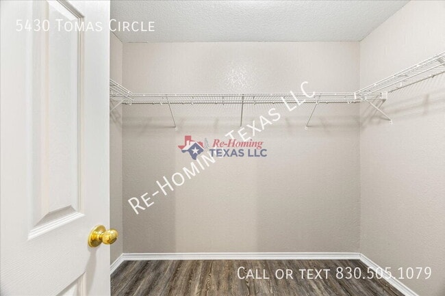 Building Photo - 5430 Tomas Cir.