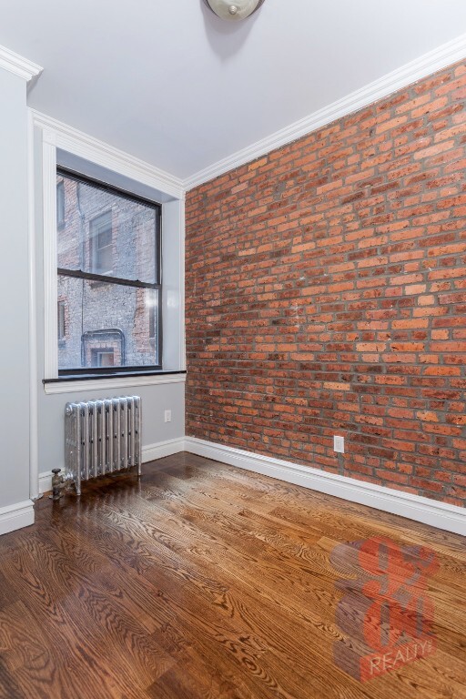 Building Photo - 326 E 35th St