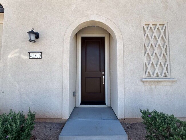 Building Photo - 4 Bedrooms Available University Park