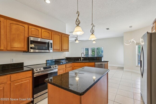 Building Photo - 929 Hialeah St