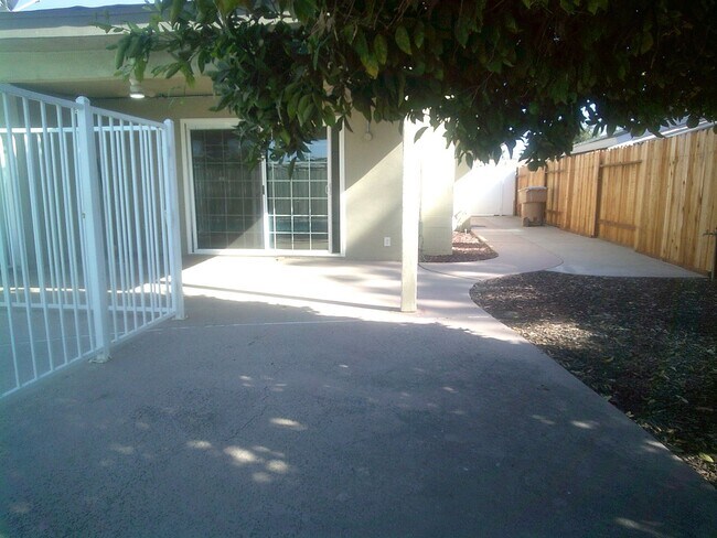 Building Photo - 6400 Cochran Dr