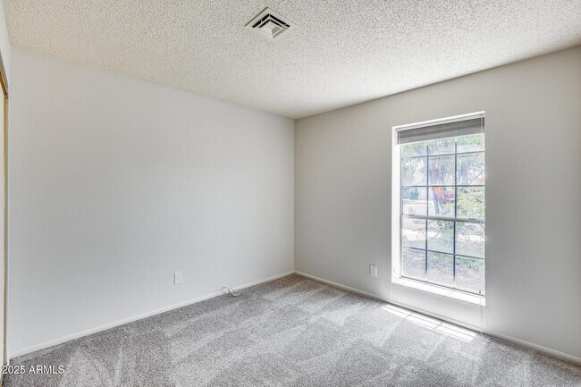 Building Photo - 12512 N 85th Ln