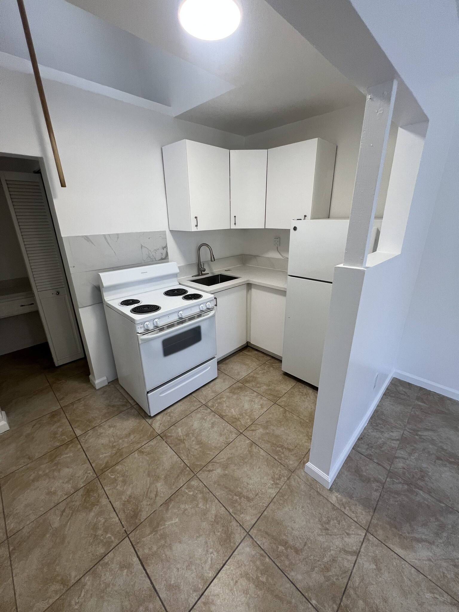 Building Photo - 3664 W 54th St