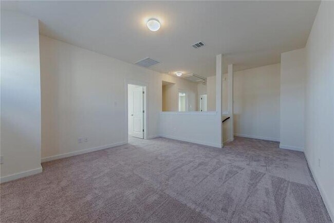 Building Photo - Beautiful townhome/condo located in Pfluge...