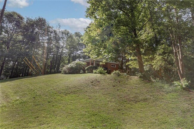 Building Photo - 804 Brookdale Dr SW