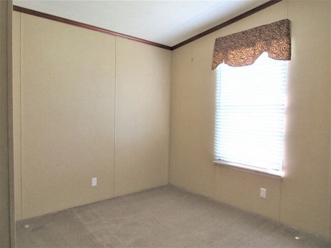 Building Photo - 3 BD 2 BA Country Living
