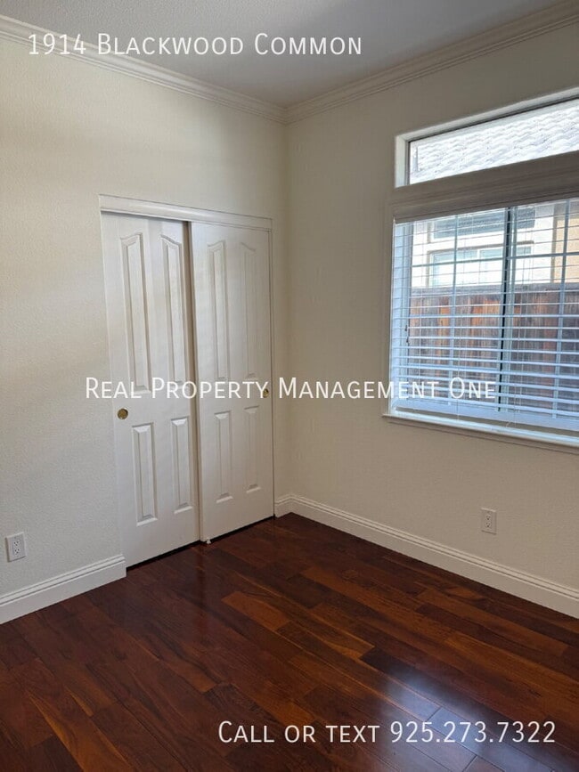 Building Photo - 1914 Blackwood Common