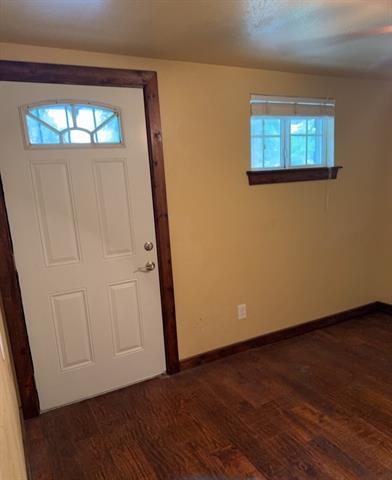 Building Photo - 625 Redbud Ln