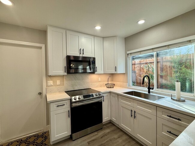 Building Photo - Remodeled Ranch Style Home in the Rancho P...