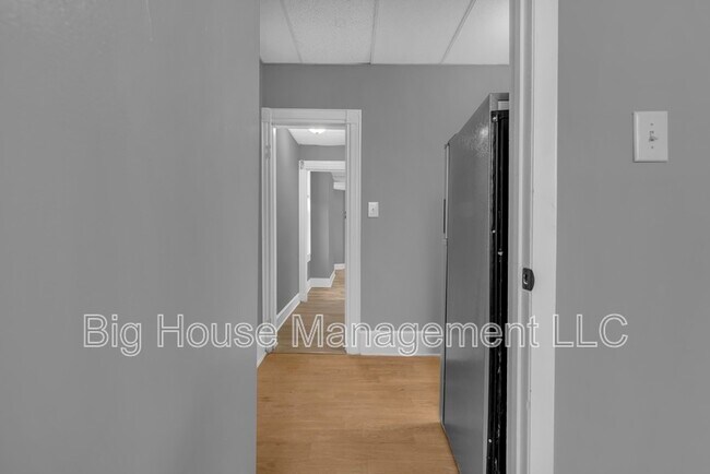 Building Photo - 339 E 25th St