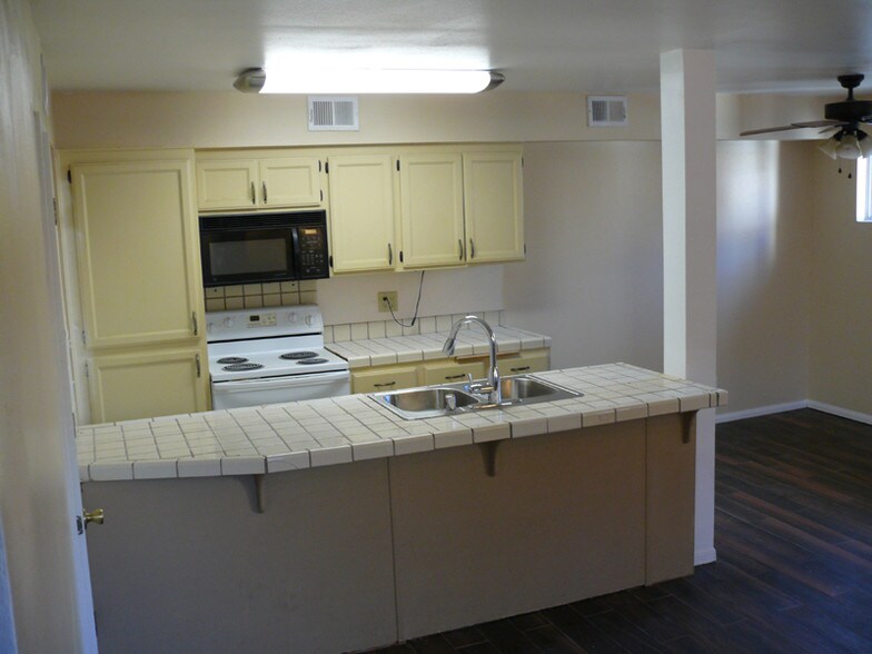 Kitchen - 433 E Ave