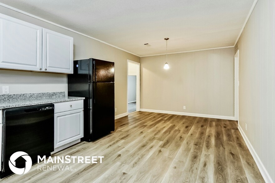 Building Photo - 690 Brooksdale Dr