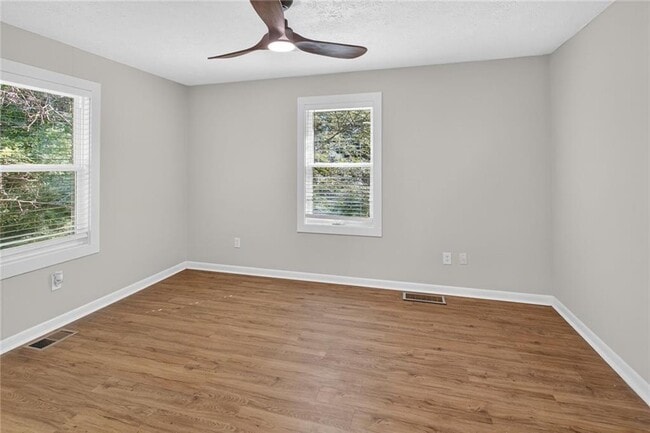 Building Photo - 475 Center Hill Ave NW