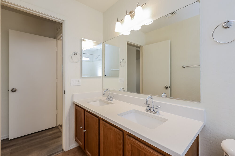 Building Photo - 6010 W Encinas Ln