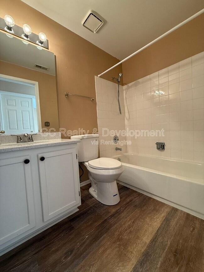 Building Photo - 2878 Meadow Ln