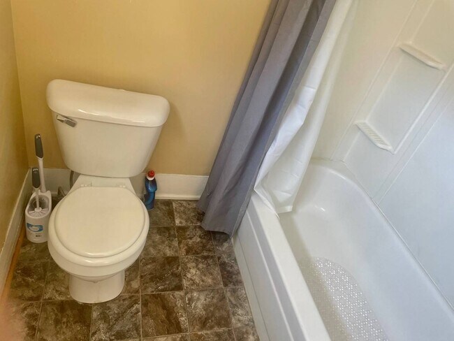 Building Photo - 306 W 5th St