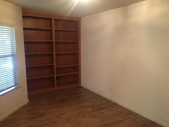 Building Photo - 3 br, 2 bath House - 2890 Huntington Blvd ...