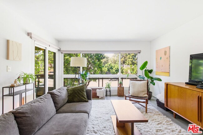 Building Photo - 5625 Green Valley Cir