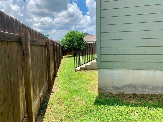 Building Photo - 13513 Banquete St