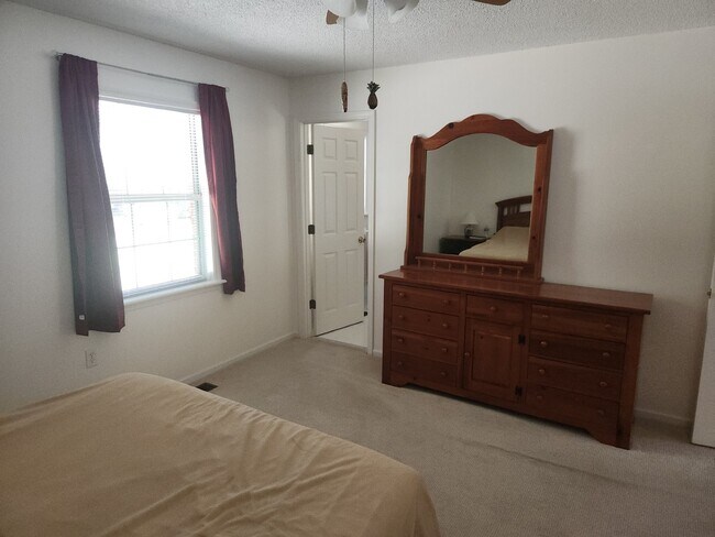 Building Photo - Single Level Three Bedroom Ranch Style Home in Ridgeland, SC!