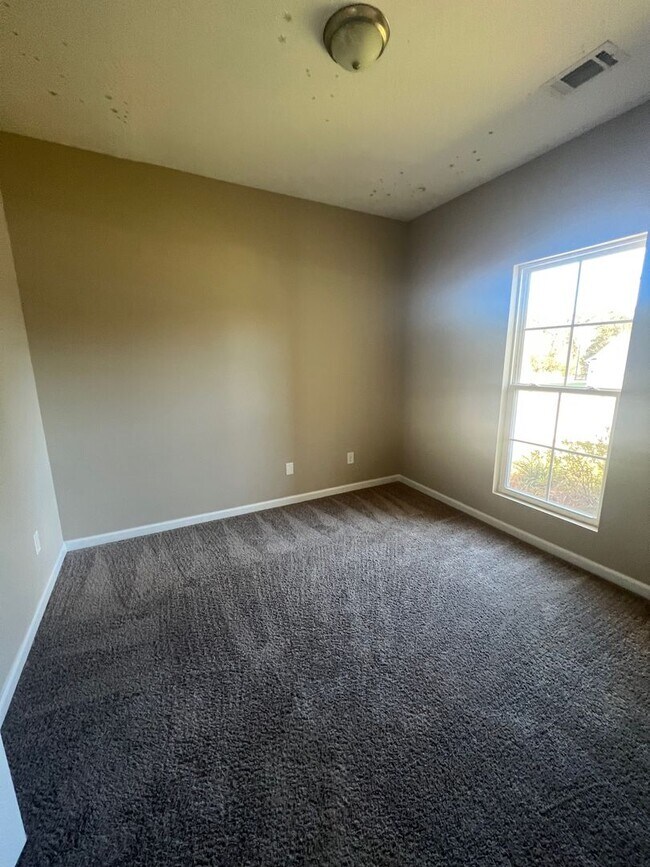 Building Photo - PRICE REDUCED! - 4 Bedroom/2 Bathroom  Home in Thomson, Georgia just off the Bypass