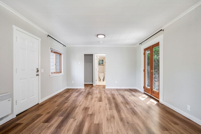 Building Photo - Charming 1 BD 1 BA cottage nestled on a be...
