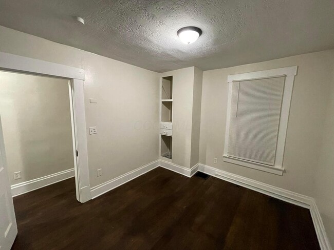 Building Photo - 287 E Woodrow Ave