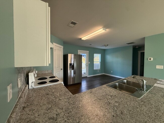 Building Photo - 4 Bedrooms, 3 Bathrooms - Home in West Rome!